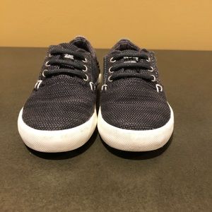 Sperry’s toddler boy size 6
